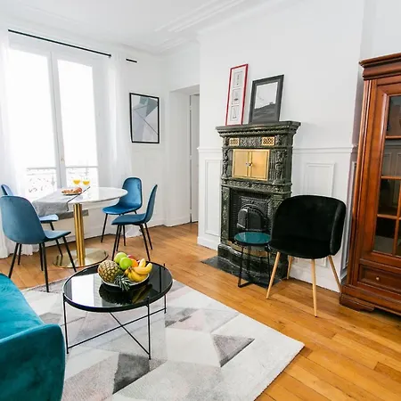 Private St Germain-le Bon Marche Apartment *